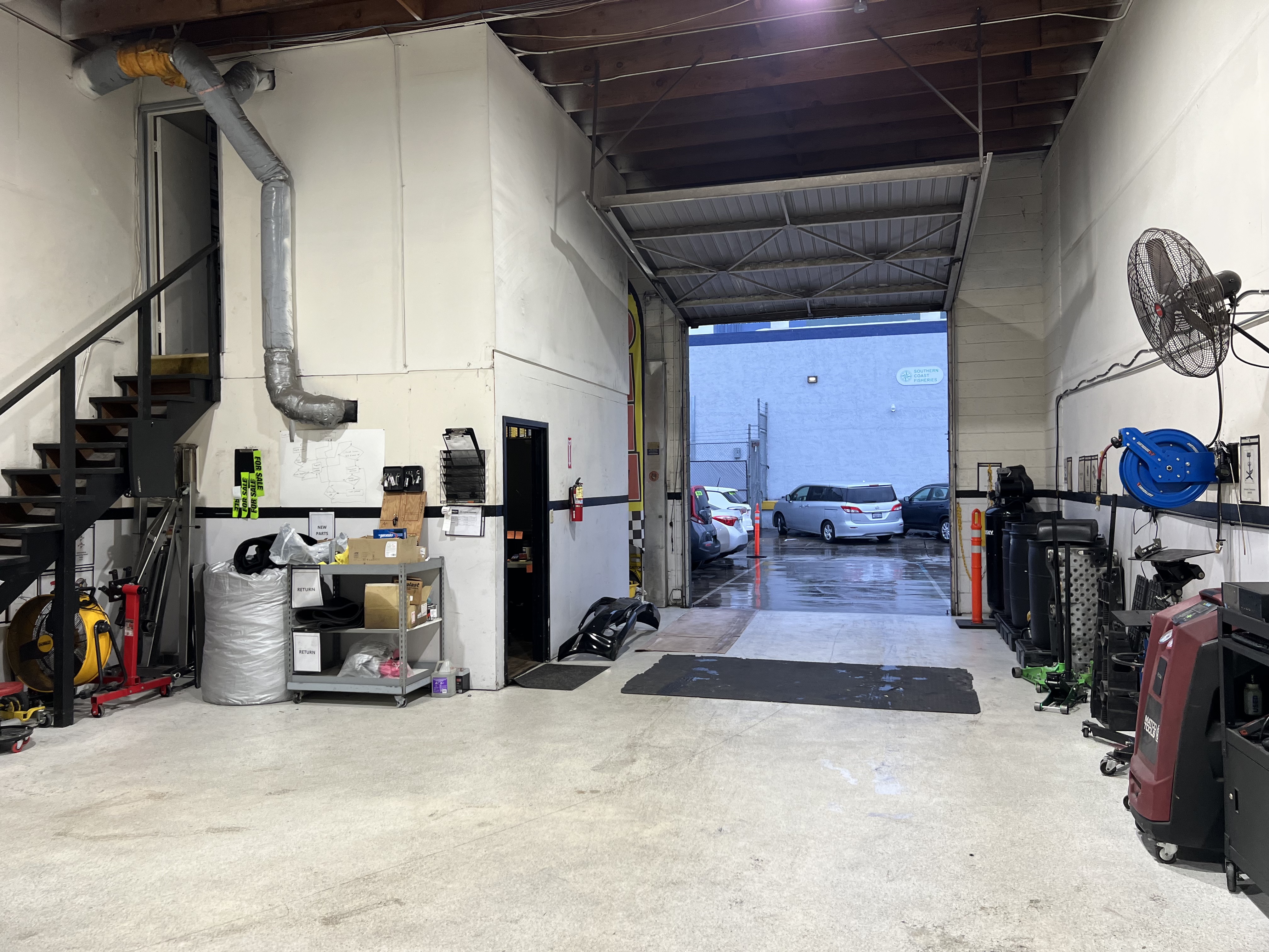 Multi-bay shop