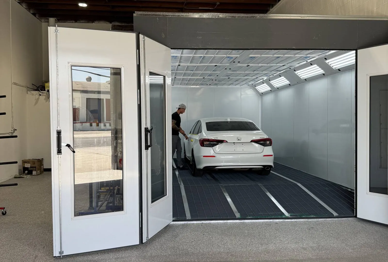 Cabine de funilaria e pintura da Spada Auto em Long Beach